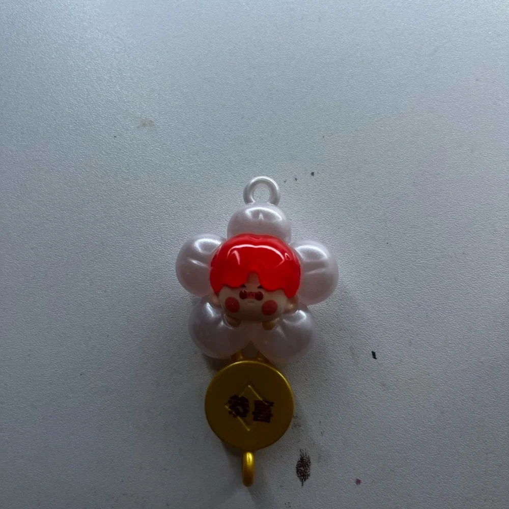 Flower-Shaped Wearable Clip - Red and White